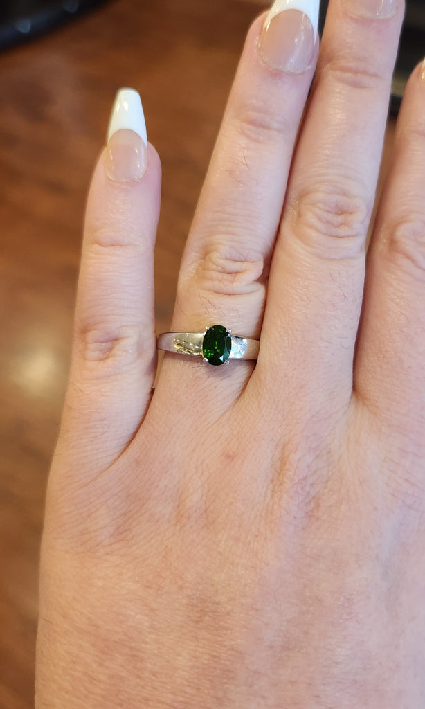 Sterling silver oval chrome diopside ring