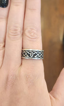Load image into Gallery viewer, Sterling silver celtic ring band