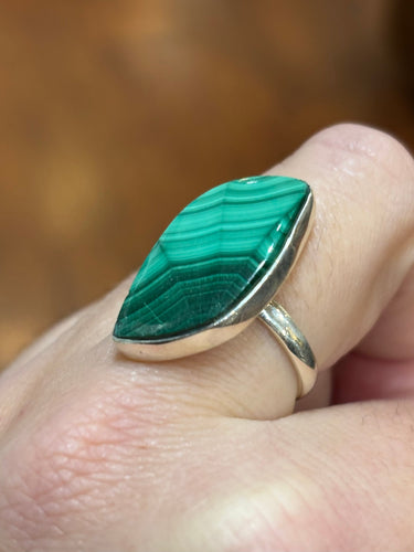 Sterling silver irregular-shaped malachite ring