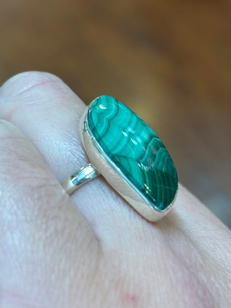 Sterling silver irregular-shaped malachite ring