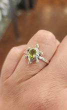 Load image into Gallery viewer, Sterling silver peridot turtle ring