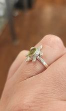Load image into Gallery viewer, Sterling silver peridot turtle ring