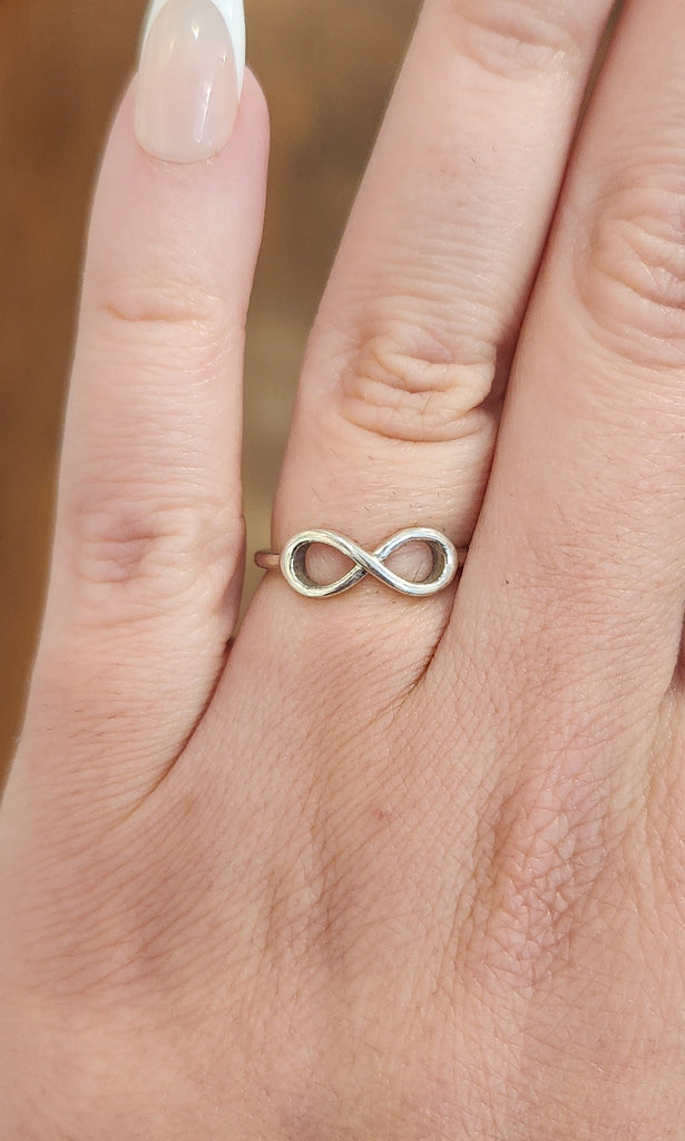Sterling silver simple infinity ring