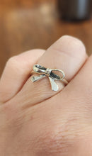 Load image into Gallery viewer, Sterling silver bow-tie ring