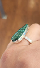Load image into Gallery viewer, Sterling silver pear-shaped malachite ring